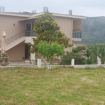 Διαμέρισμα Μεντησ İgumeniça Dış mekan fotoğraf